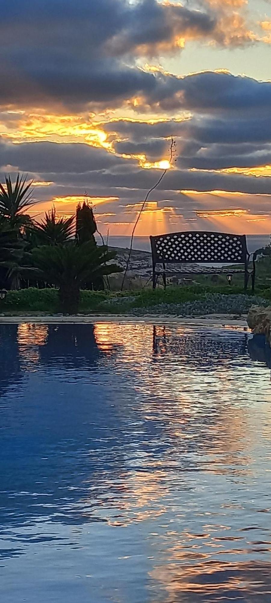 Dar Ta' Xmun - Idyllic Farmhouse With Pool, Garden, Seaview & Sunset San Lawrenz Eksteriør billede